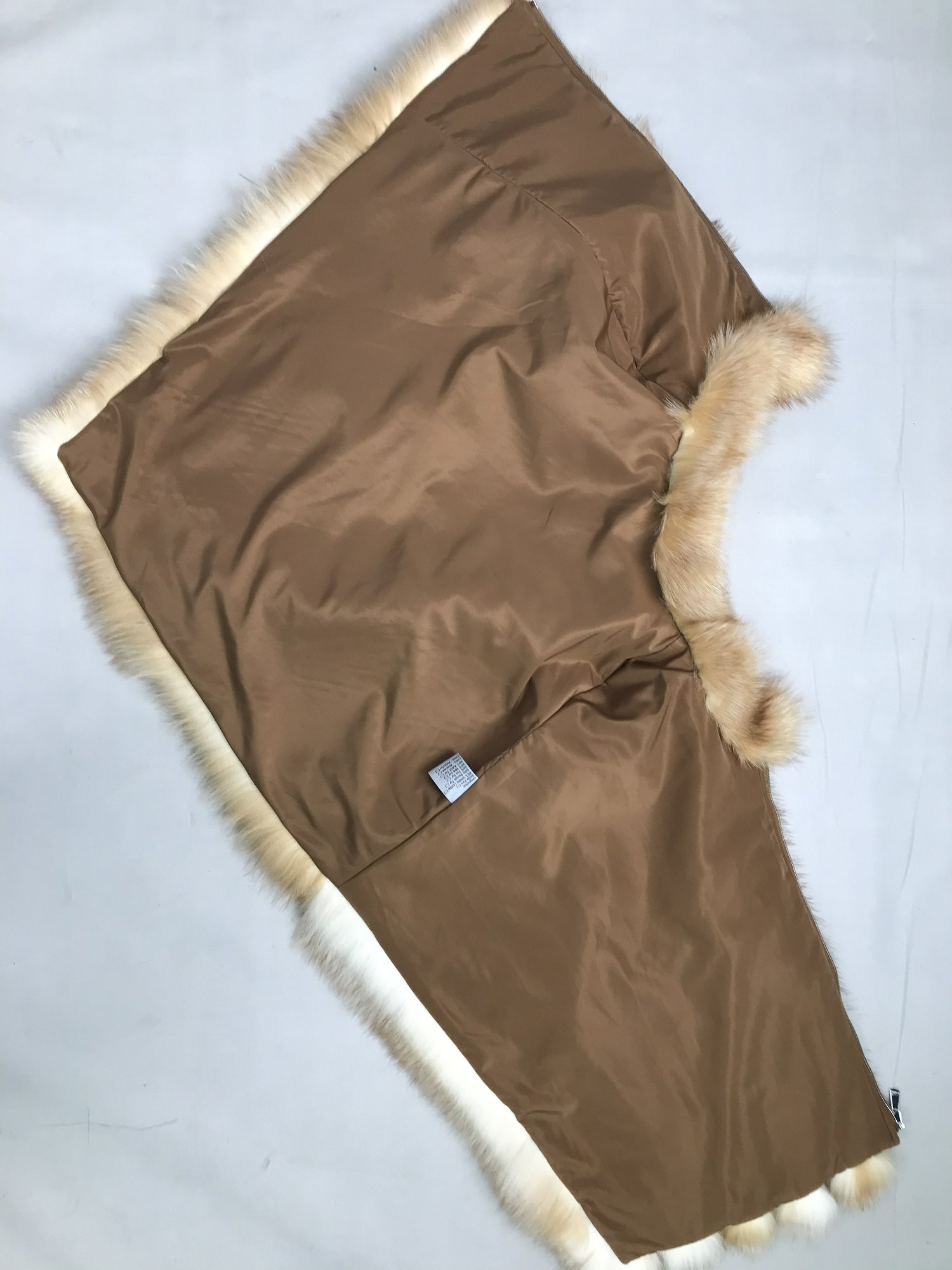 HG7584FOX FUR PONCHO (1)